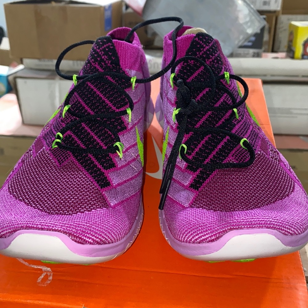 Women’s Nike free flyknit 3.0.